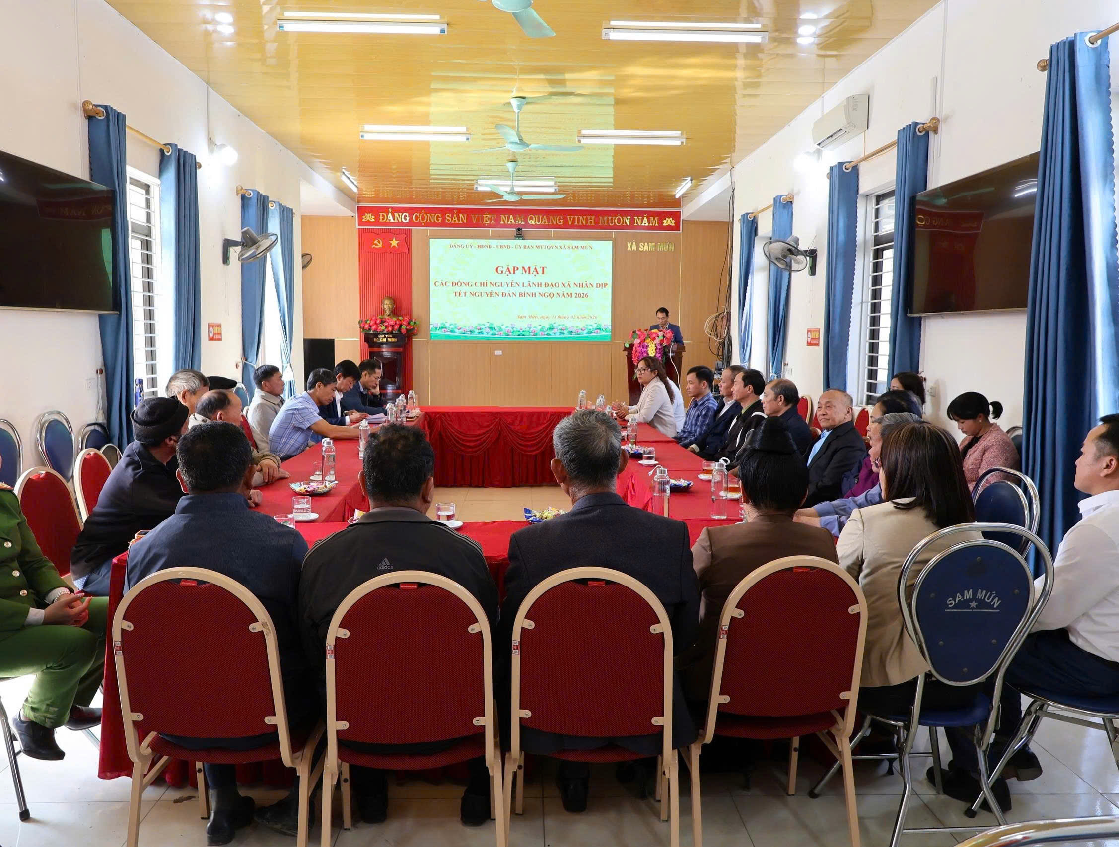 Xã Sam Mứn tổ chức gặp mặt các đồng chí nguyên lãnh đạo xã  nhân dịp Tết Nguyên đán Bính Ngọ năm 2026