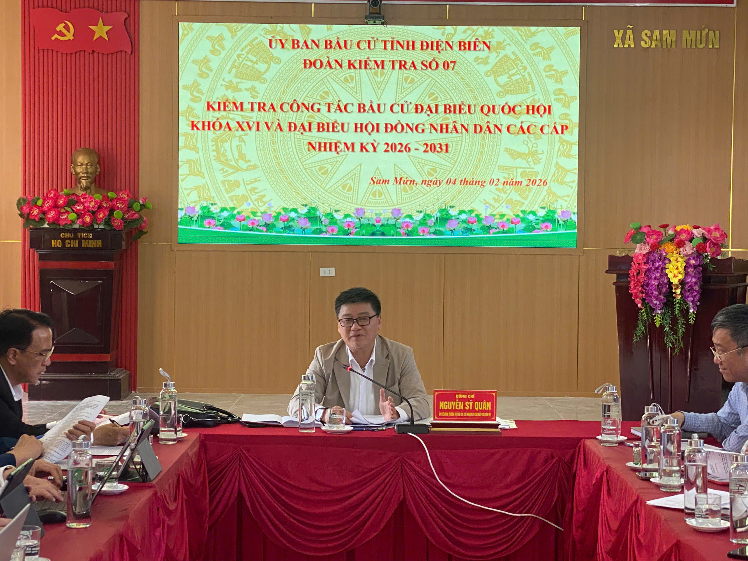 Đoàn kiểm tra số 7 của Ủy ban bầu cử tỉnh Điện Biên làm việc  với xã Sam Mứn và Núa Ngam
