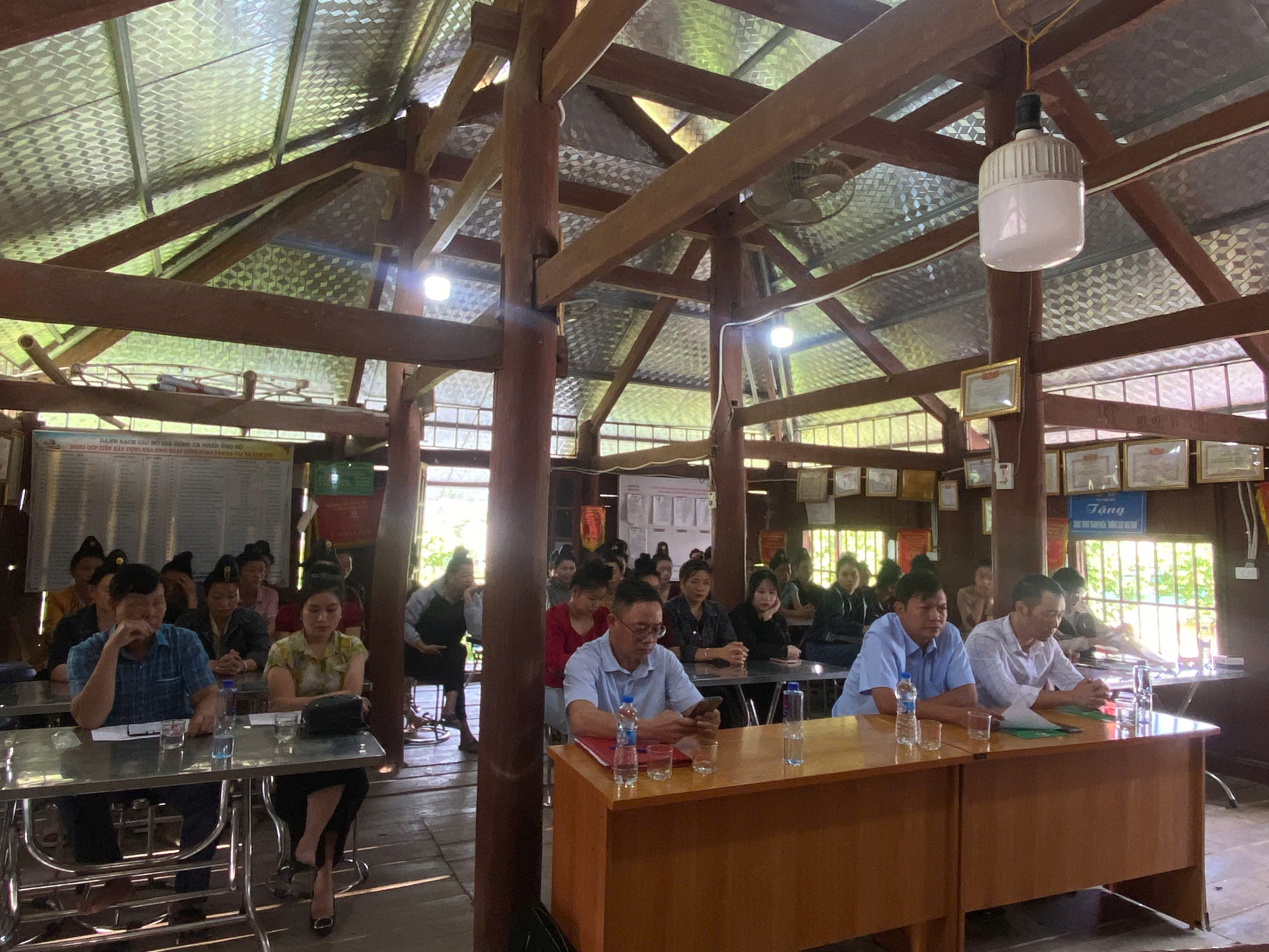 UBND XÃ SAM MỨN KHAI GIẢNG LỚP GIÁO DỤC  NGHỀ NGHIỆP ĐÀO TẠO NGHỀ CHO LAO ĐỘNG  NGƯỜI DÂN TỘC THIẾU SỐ