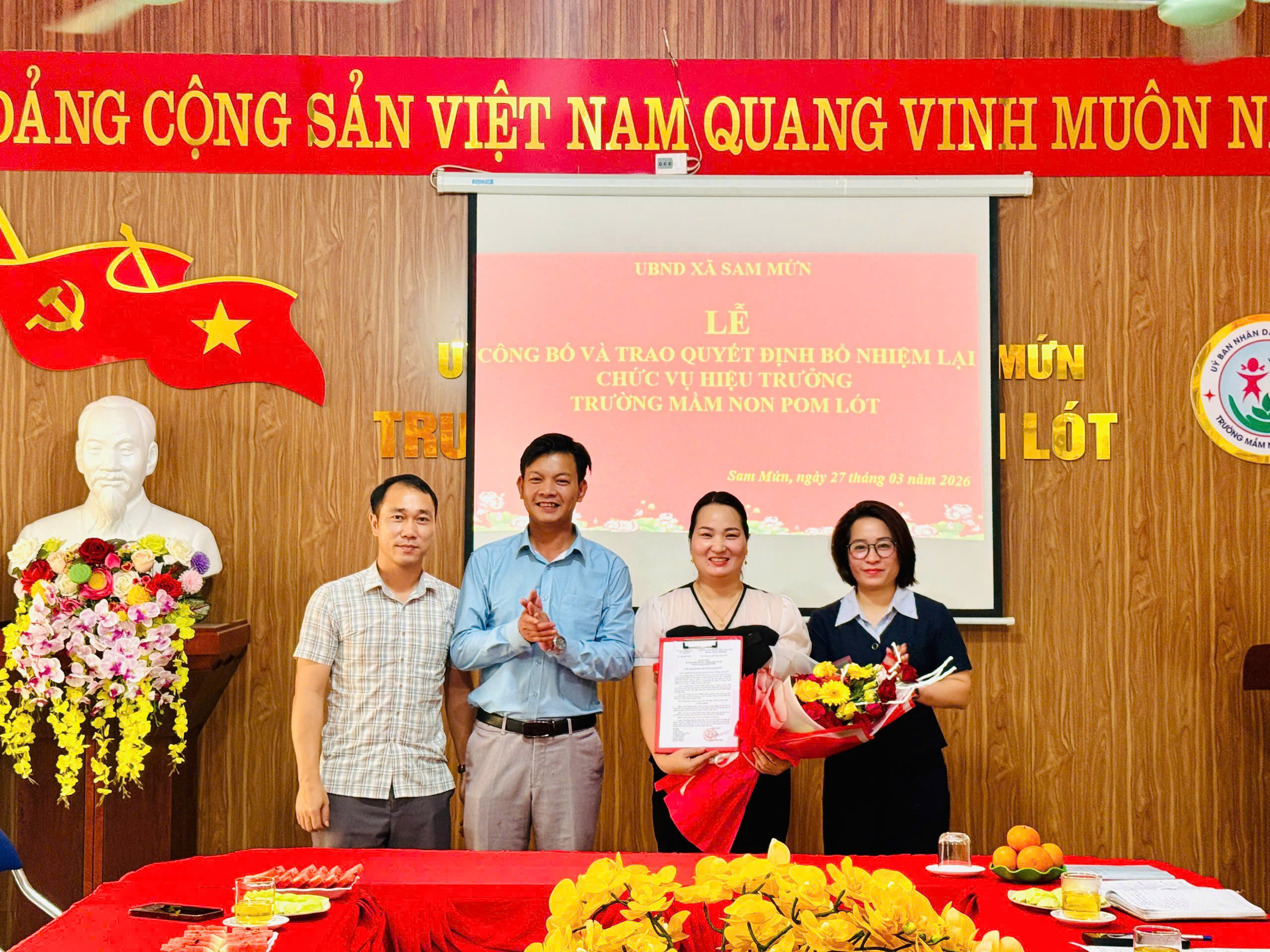 UBND xã Sam Mứn công bố quyết định bổ nhiệm lại chức vụ hiệu trưởng Trường Mầm non Pom Lót