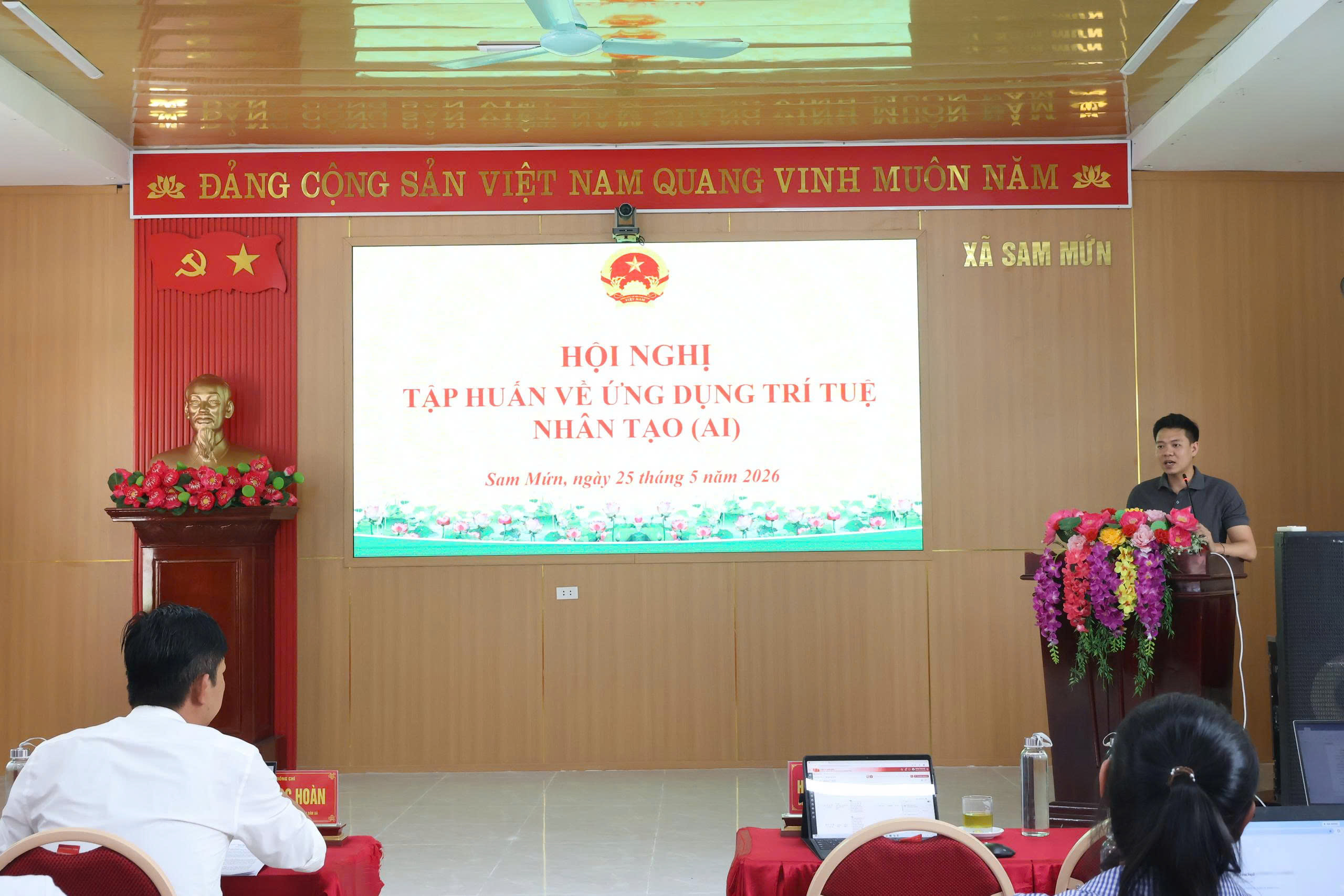 Xã Sam Mứn tổ chức hội nghị tập huấn ứng dụng trí tuệ nhân tạo (AI) năm 2026