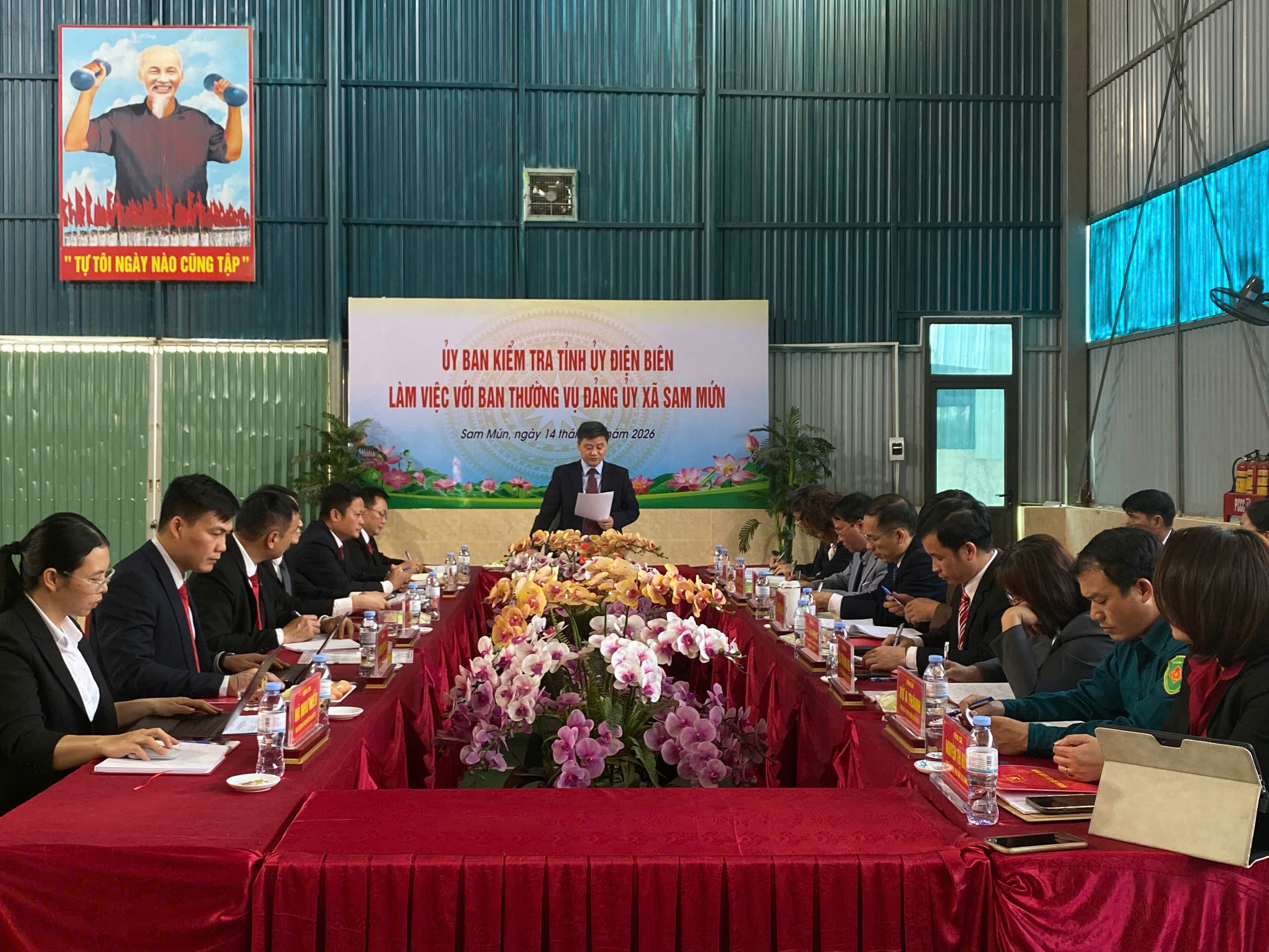 Đoàn công tác của Ủy ban Kiểm tra Tỉnh ủy làm việc  với Ban Thường vụ Đảng ủy xã Sam Mứn