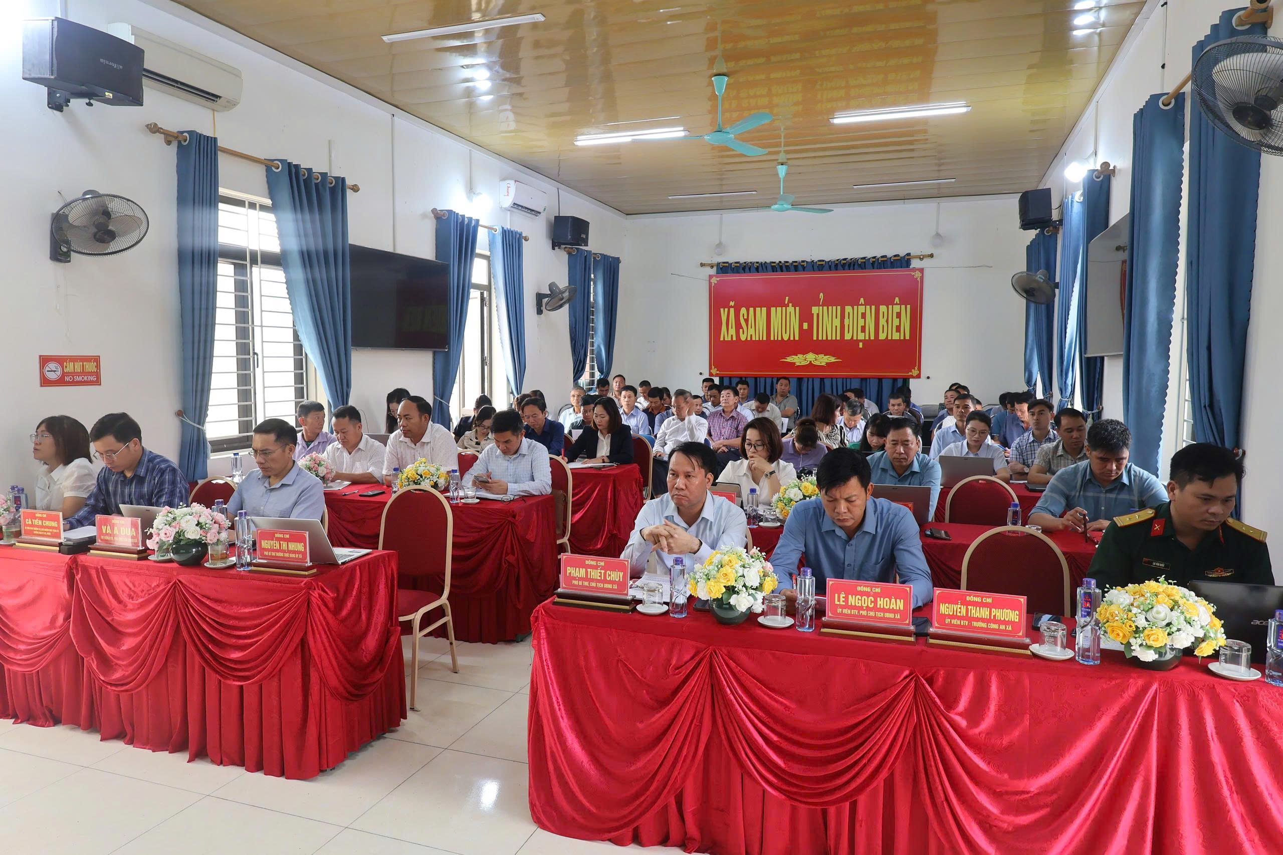 Đảng ủy xã Sam Mứn tổ chức Hội nghị học tập, quán triệt, tuyên truyền và triển khai thực hiện các Nghị quyết chuyên đề nhiệm kỳ 2025-2030, Nghị quyết năm 2026 và Chương trình hành động thực hiện Nghị quyết các cấp