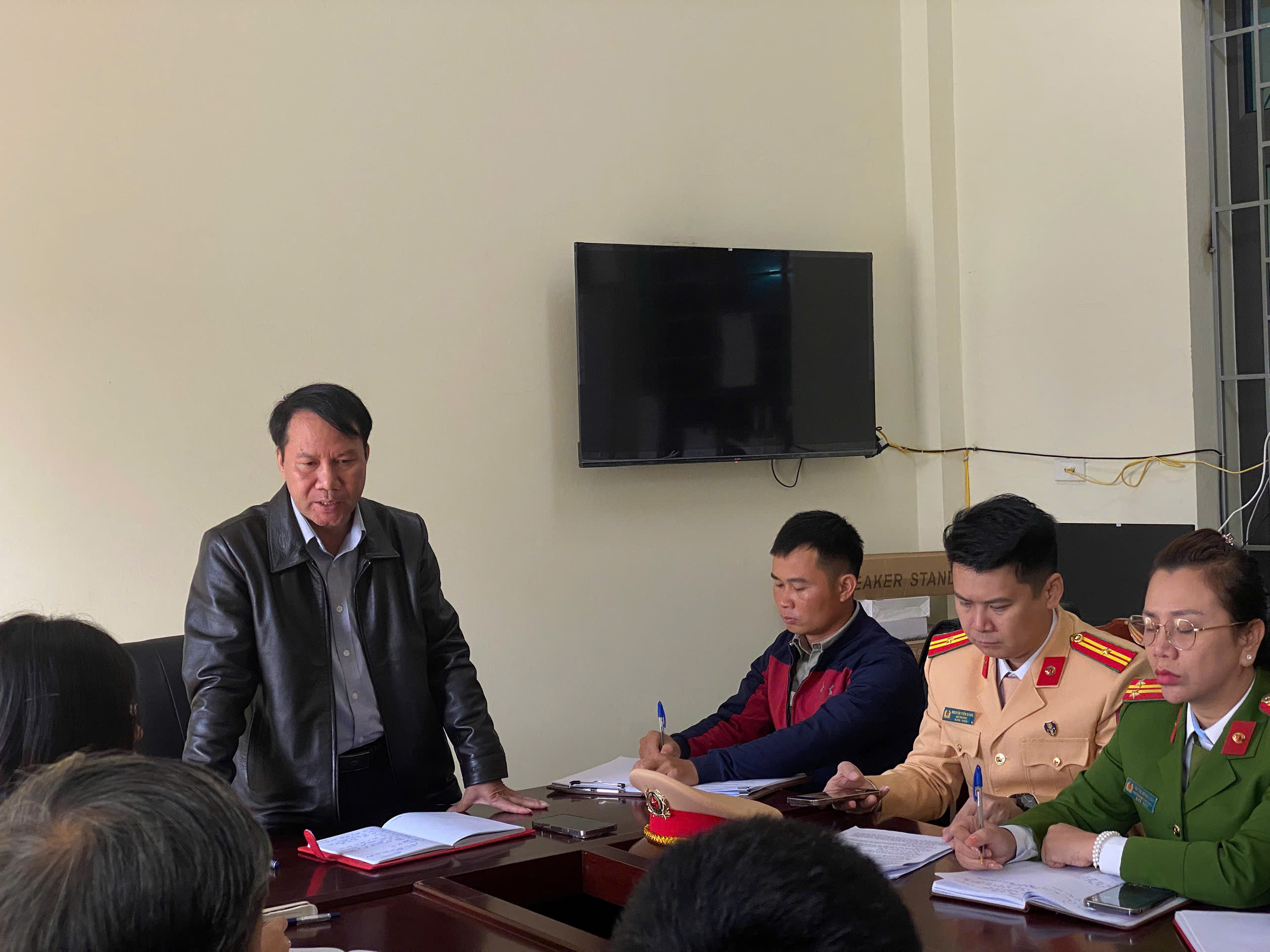 Xã Sam Mứn ra quân bảo đảm trật tự đô thị,  trật tự an toàn giao thông, vệ sinh môi trường và mỹ quan đô thị trên địa bàn