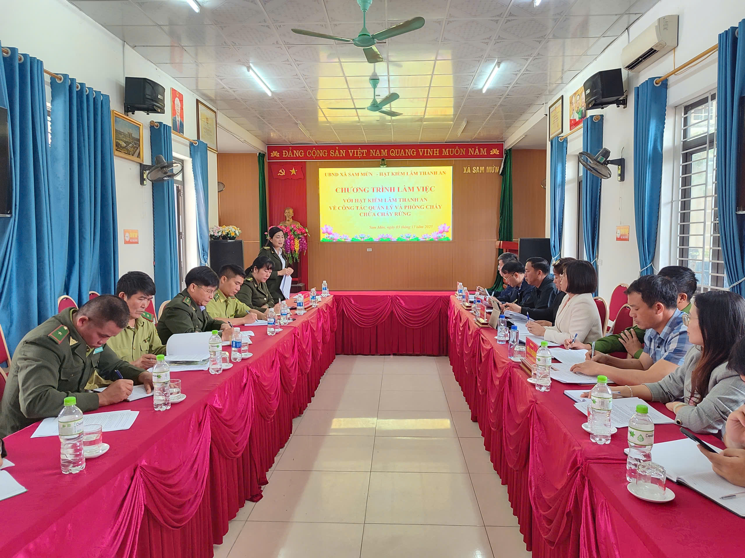 UBND XÃ SAM MỨN LÀM VIỆC VỚI HẠT KIỂM LÂM THANH AN 