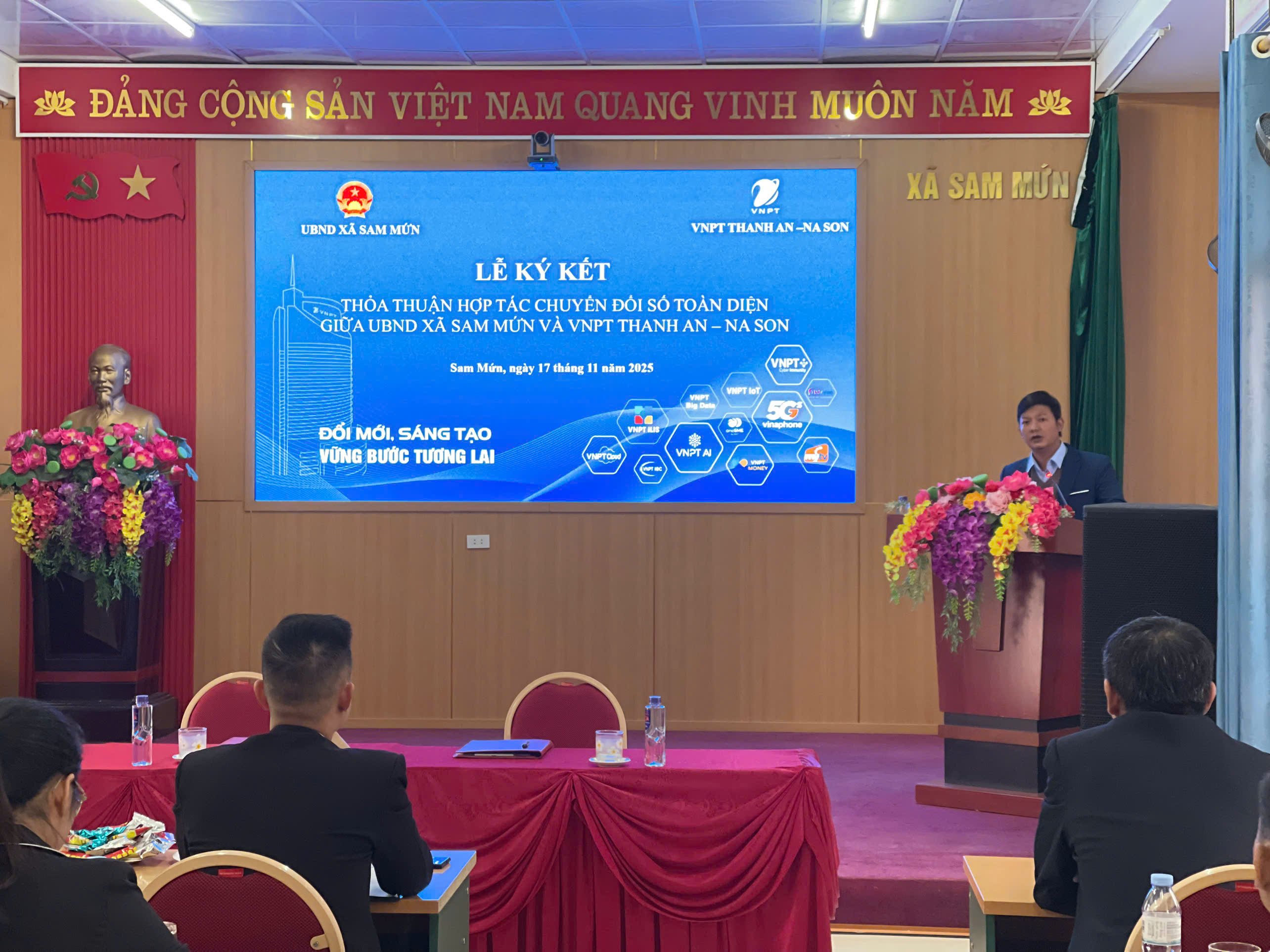UBND xã Sam Mứn  tổ chức Lễ ký kết thỏa thuận hợp tác về chuyển đổi số  giai đoạn 2025 - 2030