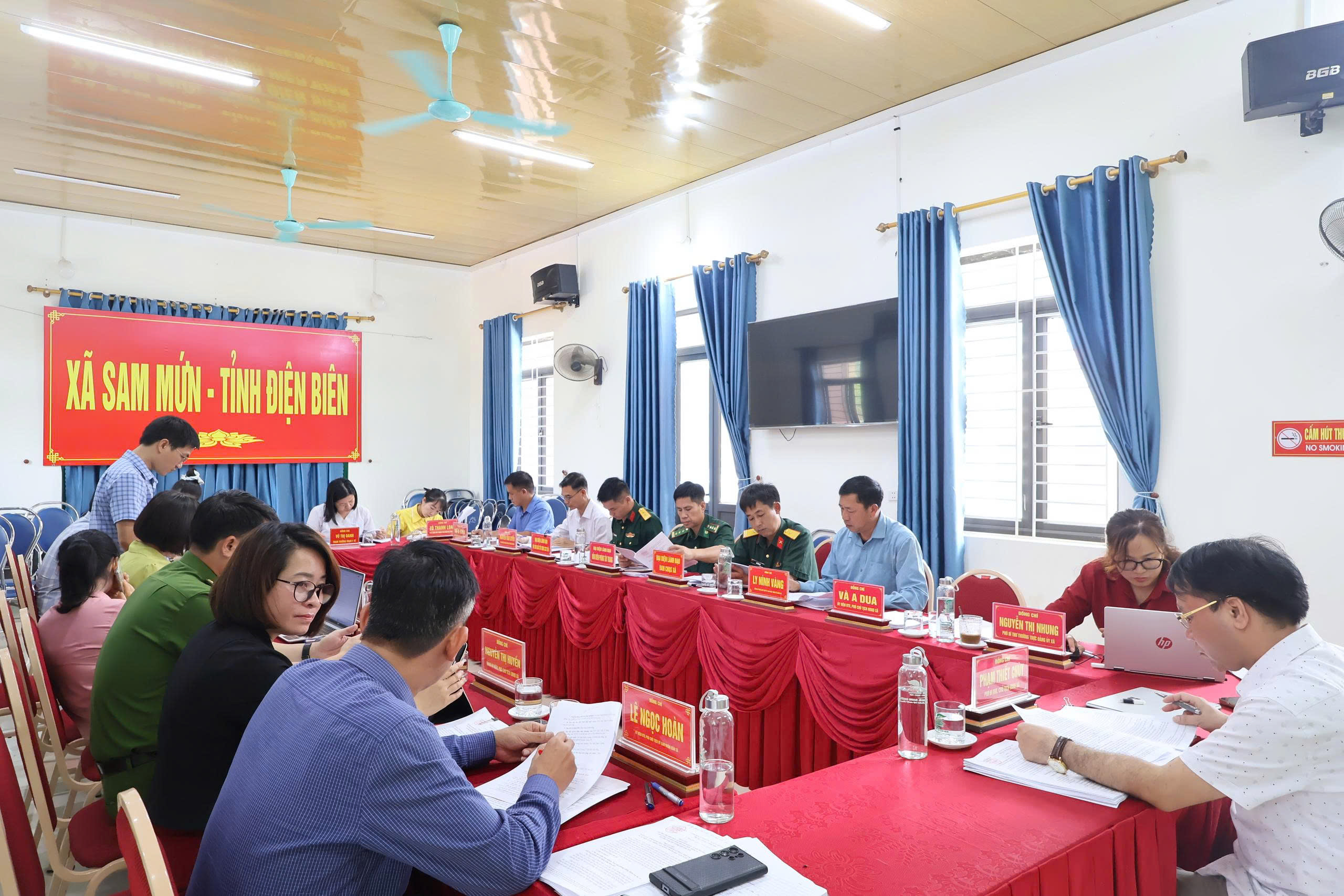 Ủy ban nhân dân xã Sam Mứn tổ chức phiên họp thường kỳ tháng 6