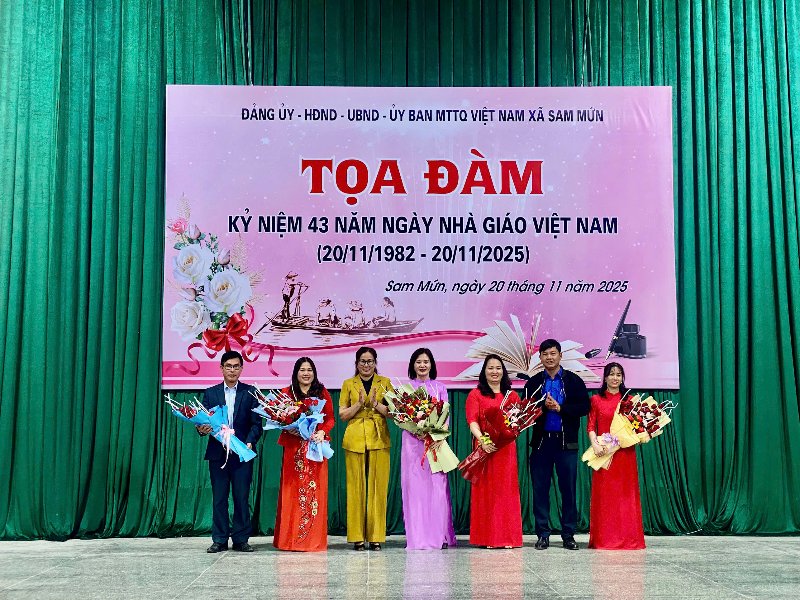 Xã Sam Mứn tổ chức toạ đàm kỷ niệm 43 năm ngày nhà giáo Việt Nam (20/11/1982 - 20/11/2025)  