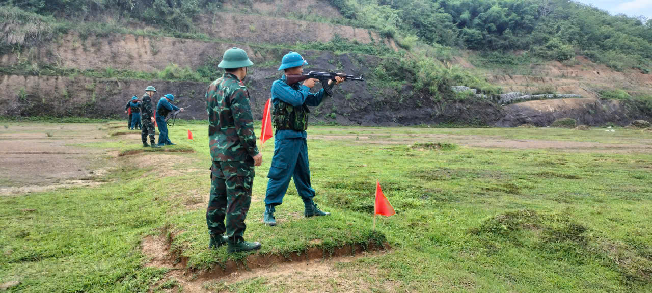 Ban chỉ huy quân sự xã Sam Mứn tổ chức kiểm tra bắn đạn thật cho lực lượng dân quân năm 2026