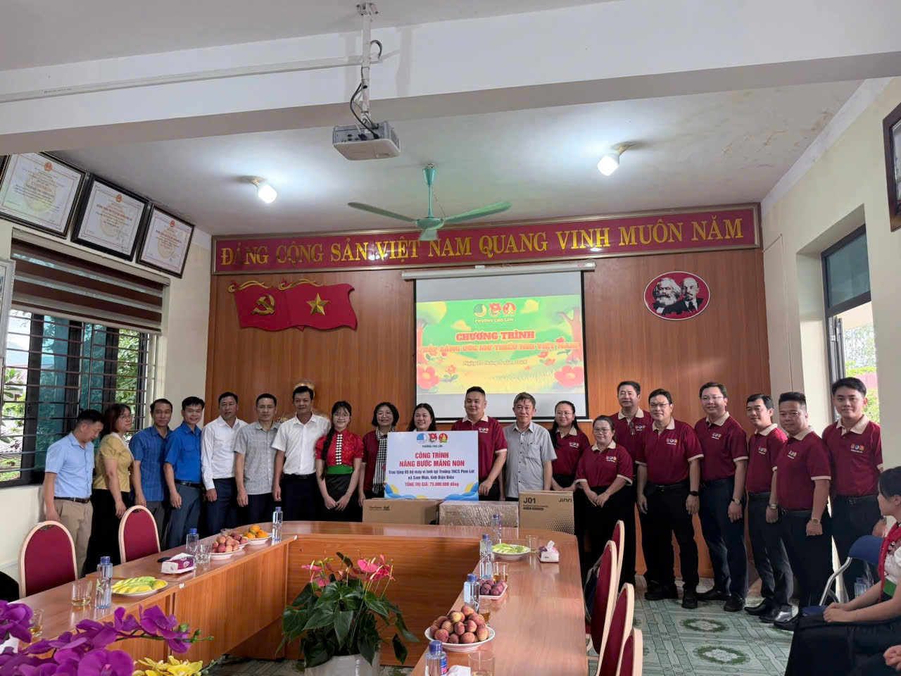 Trường THCS Pom Lót ấm áp chương trình "Thắp sáng ước mơ thiếu nhi Việt Nam" - Kết nối yêu thương từ TP. Hồ Chí Minh