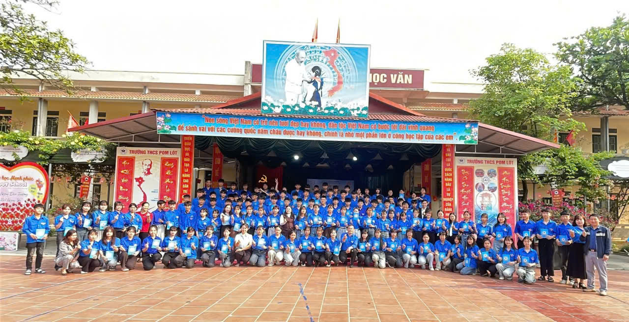 Trường THCS Pom Lót xã Sam Mứn tổ chức hoạt động ngoại khoá ngày hội “THIẾU NHI VUI KHOẺ - TIẾN BƯỚC LÊN ĐOÀN” năm học 2025 - 2026