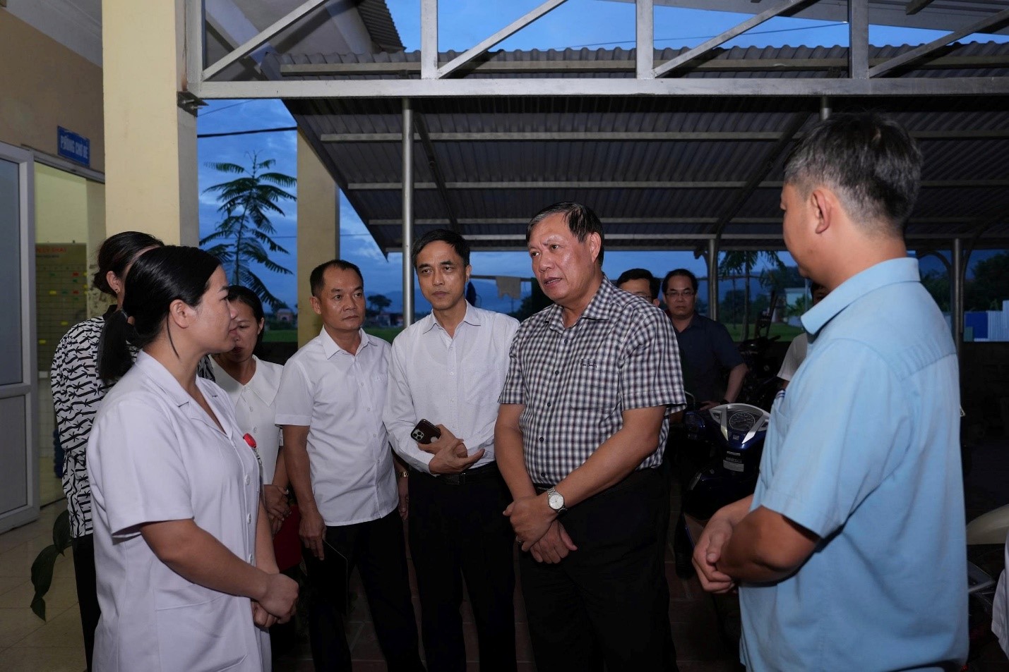 THỨ TRƯỞNG BỘ Y TẾ ĐỖ XUÂN TUYÊN THĂM CƠ SỞ Y TẾ TẠI ĐIỆN BIÊN
