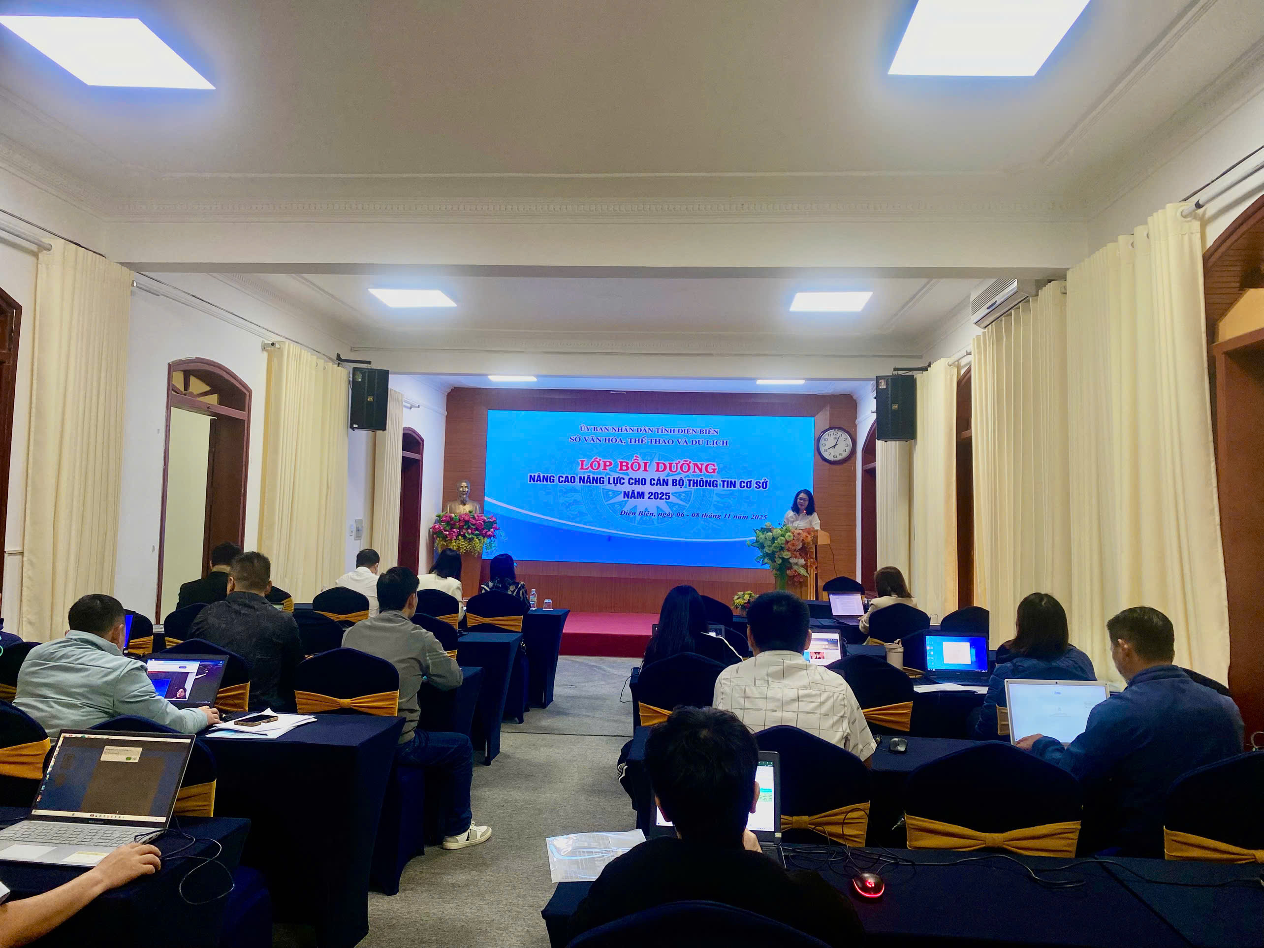 XÃ SAM MỨN THAM GIA LỚP BỒI DƯỠNG NÂNG CAO NĂNG LỰC  CHO CÁN BỘ LÀM CÔNG TÁC THÔNG TIN CƠ SỞ NĂM 2025
