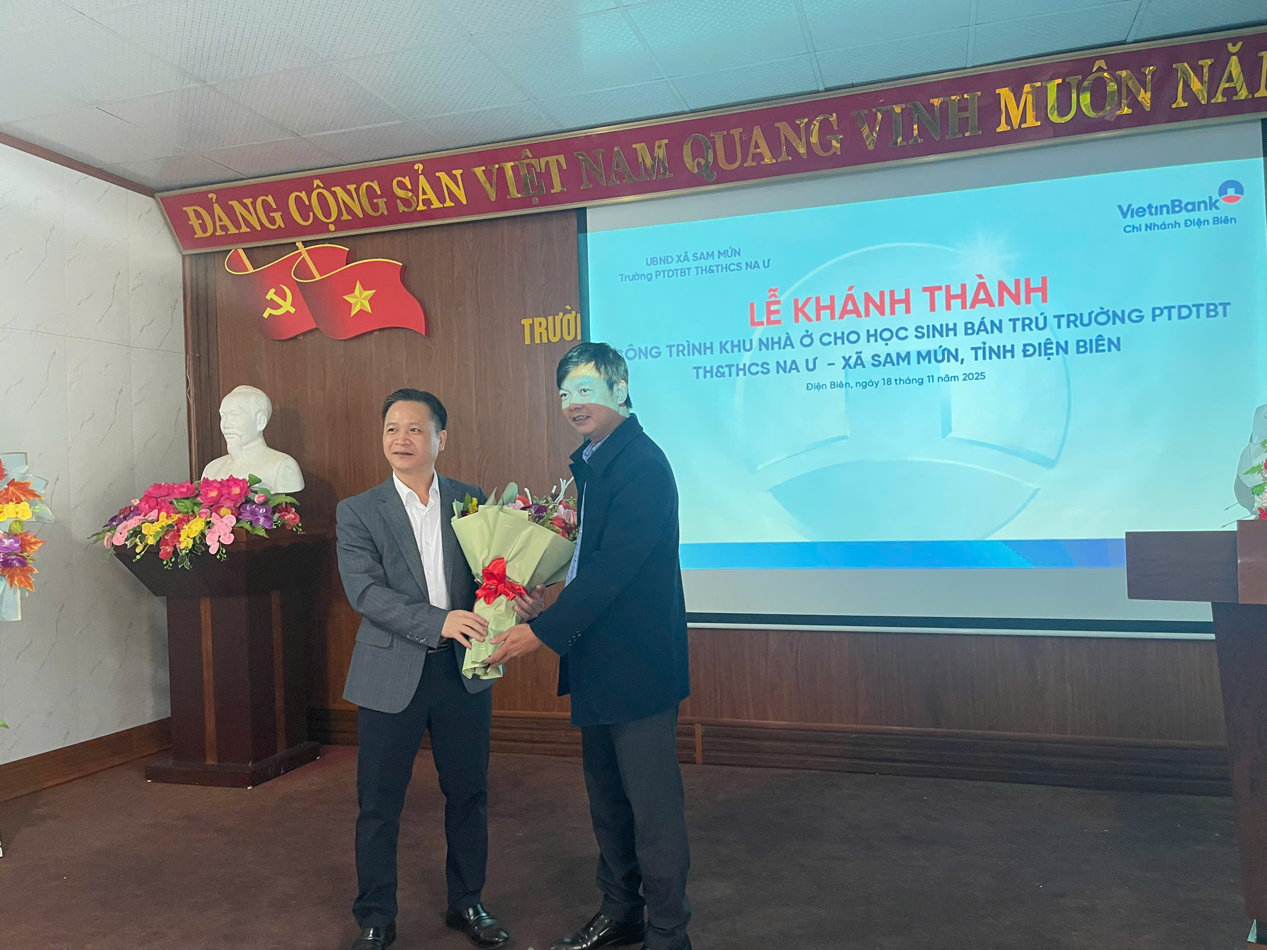 Trường phổ thông Dân tộc bán trú Tiểu học  và THCS Na Ư, xã Sam Mứn khánh thành  công trình khu nhà ở cho học sinh bán trú