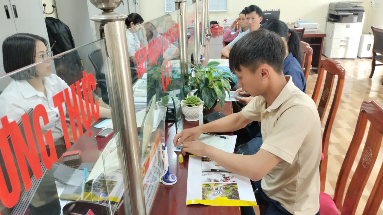 Hướng dẫn thực hiện cách viết Sơ yếu lí lịch tự thuật để xin việc, đi làm tại các cơ sở doanh nghiệp, cơ quan, tổ chức