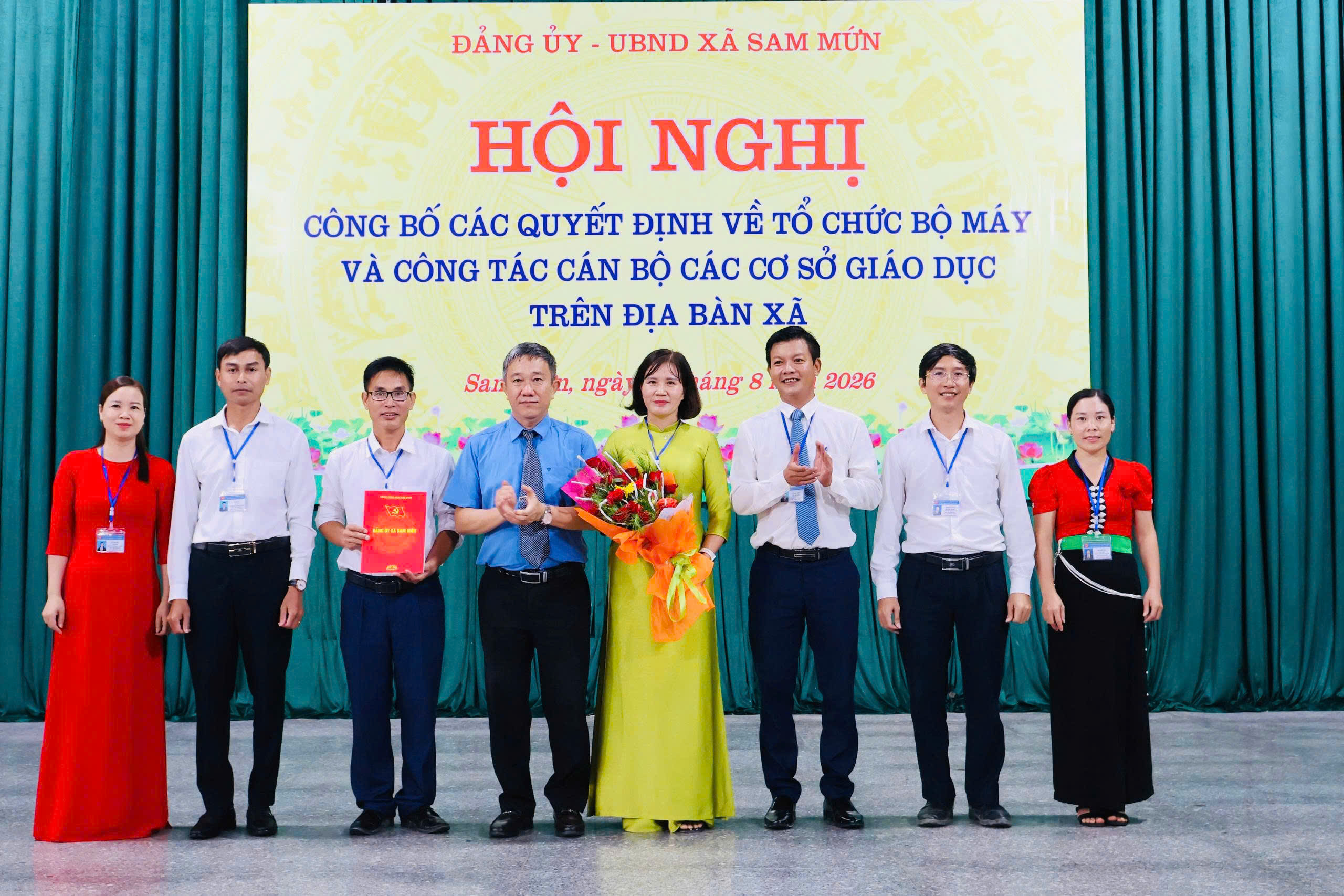Hội nghị công bố các quyết định về tổ chức bộ máy và công tác cán bộ tại các cơ sở giáo dục trên địa bàn xã Sam Mứn