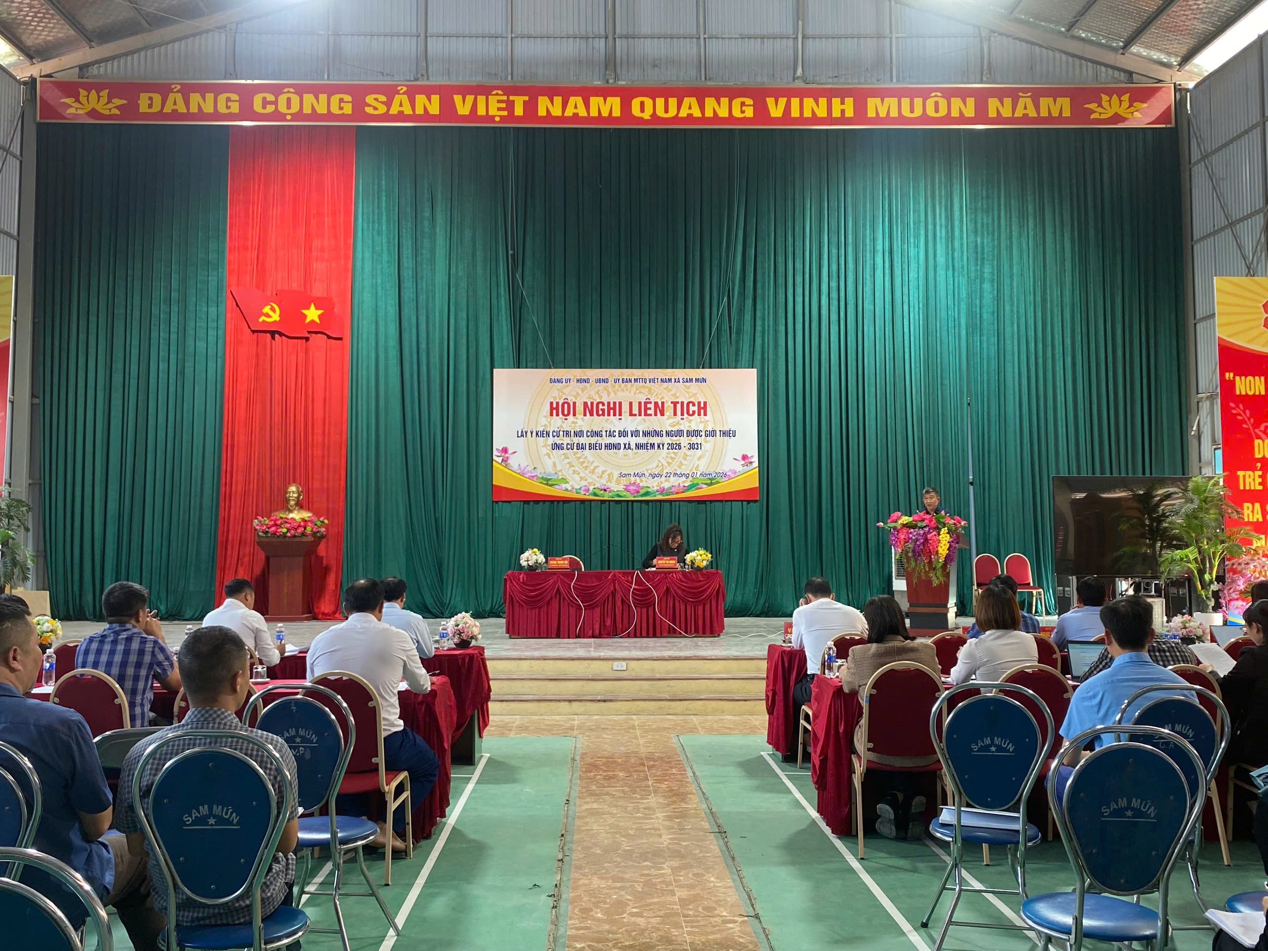 Xã Sam Mứn tổ chức Hội nghị liên lịch lấy  ý kiến cử tri nơi công tấc